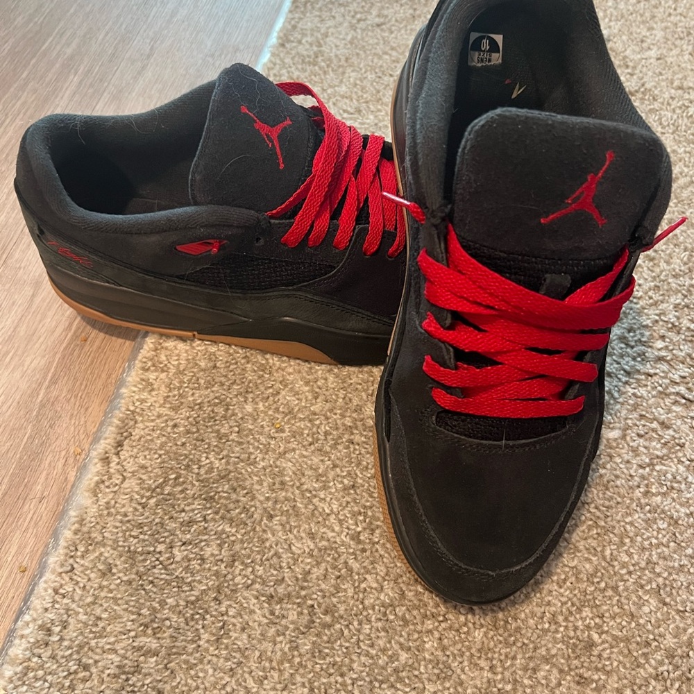 Jordan Men's Black and Red Sneakers